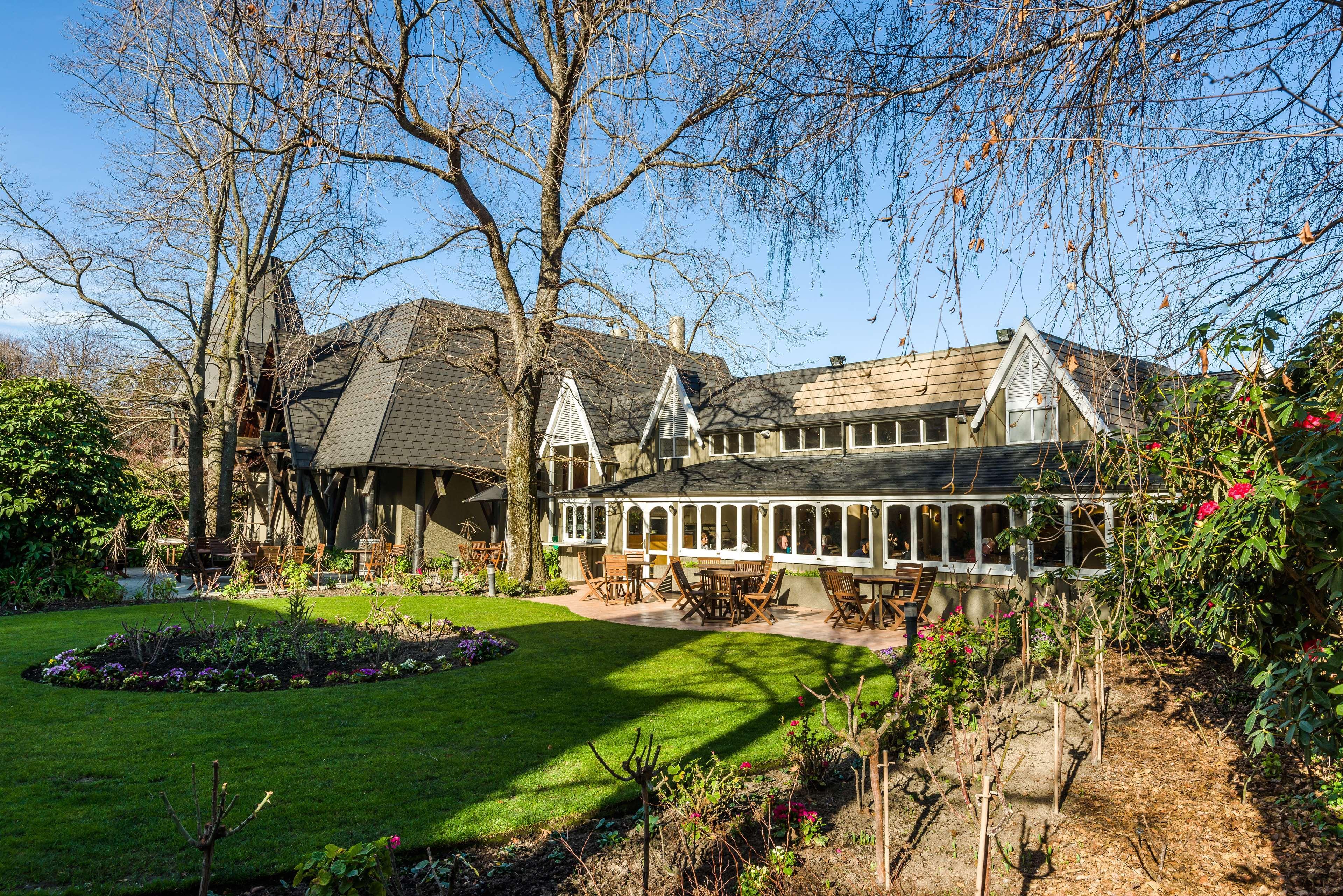 Chateau On The Park - Christchurch, A Doubletree By Hilton Hotel Exterior photo