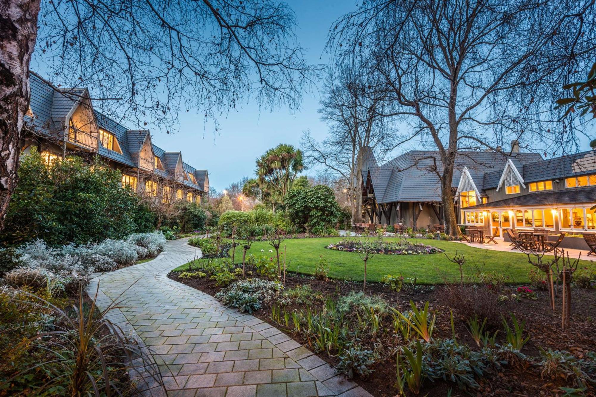 Chateau On The Park - Christchurch, A Doubletree By Hilton Hotel Exterior photo